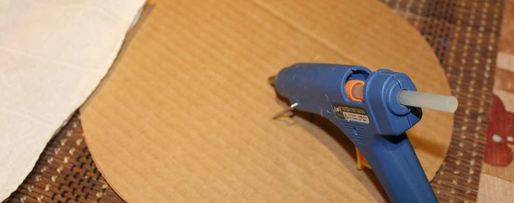 Шаг 4: елки из шампанского и конфет