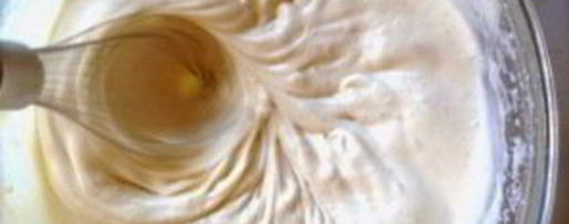 Шаг 2: белкового крема на водяной бане