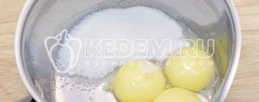 Шаг 2: бисквитного рулета с кремом новогодний салют