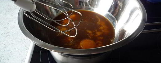 Шаг 1: крема сабайон с кантучини и вишней