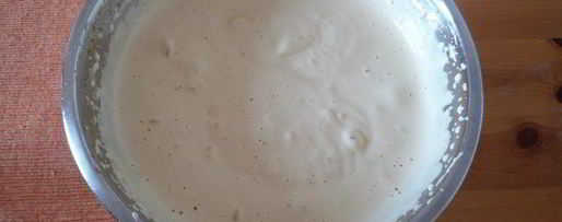 Шаг 2: крема сабайон с кантучини и вишней