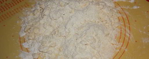 Шаг 2: кростатине с кремом, яблоками и розмарином