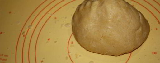 Шаг 3: кростатине с кремом, яблоками и розмарином