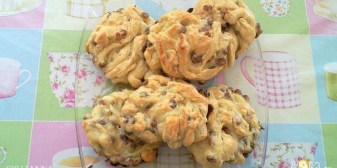 Рецепт ленивых булочек с заварным кремом и изюмом