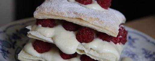 Шаг 2: мильфея с заварным кремом и малиной