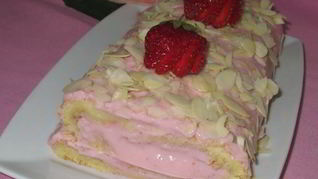 Рецепт Рулета с творожно-клубничным кремом