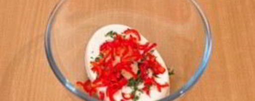 Шаг 1: цыпленка, запеченного пода кремом из филадельфии, тимьяна, перца и чеснока