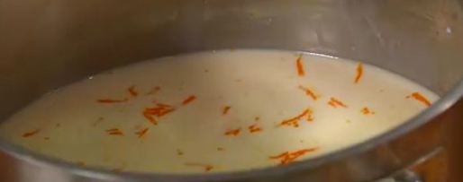 Шаг 2: манного пудинга с пряным апельсиновым сиропом