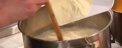 Шаг 5: манного пудинга с пряным апельсиновым сиропом