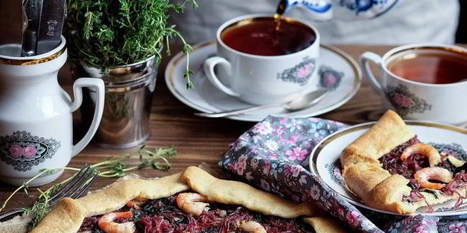 Рецепт галеты со шпинатом, луковым мармеладом и креветками