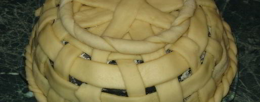 Шаг 9: корзинки с сахарными булочками и мармеладом