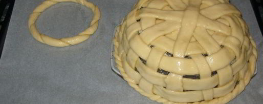 Шаг 10: корзинки с сахарными булочками и мармеладом