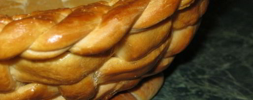 Шаг 15: корзинки с сахарными булочками и мармеладом