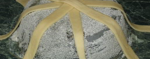 Шаг 3: корзинки с сахарными булочками и мармеладом