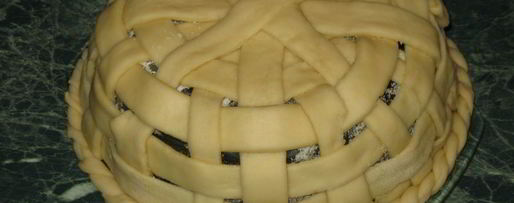 Шаг 7: корзинки с сахарными булочками и мармеладом