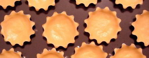 Шаг 1: корзиночек с взбитыми сливками и мармеладом