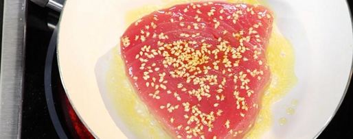 Шаг 2: тунца с луковым мармеладом и ореховым соусом