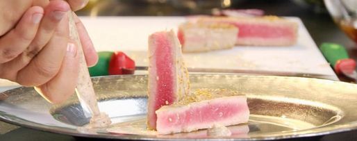 Шаг 4: тунца с луковым мармеладом и ореховым соусом