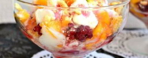 Шаг 4: десерта из мороженого с персиками и малиной