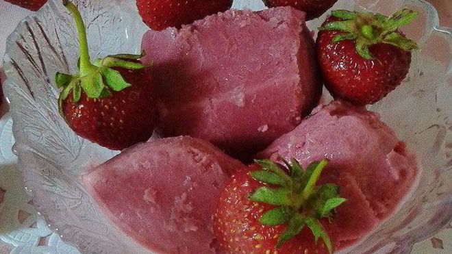 Рецепт Домашнего мороженого из ягод и йогурта