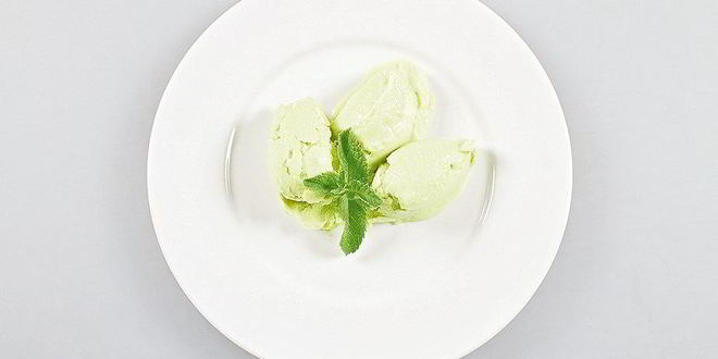 Рецепт йогуртового мороженого с авокадо и огурцом