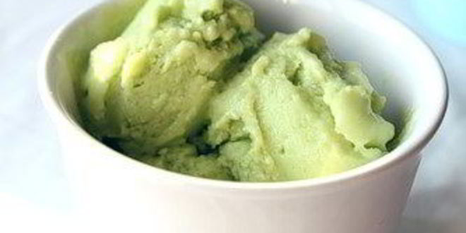 Рецепт йогуртового мороженого с авокадо и огурцом