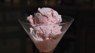 Рецепт Клубничного мороженого с базиликом