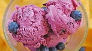 Рецепт Нежного черничного мороженого по-домашнему