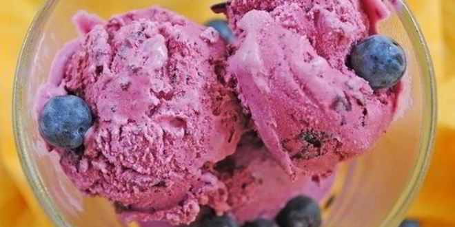 Рецепт нежного черничного мороженого по-домашнему