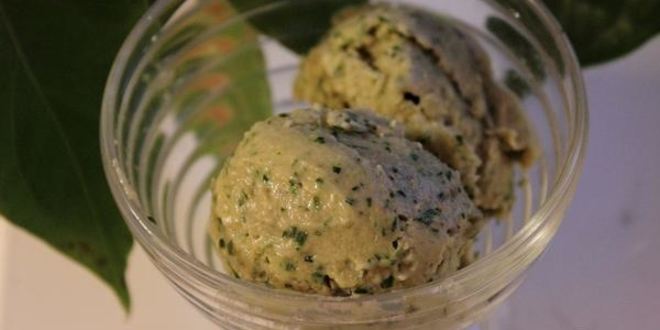 Рецепт зеленого мороженого с авокадо и рукколой