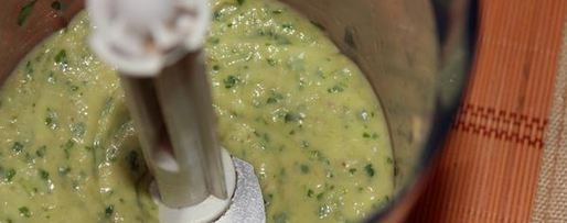 Шаг 1: зеленого мороженого с авокадо и рукколой