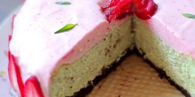 Рецепт базиликового чизкейка с клубничным муссом