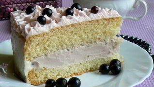 Рецепт Бисквита с нежным сливочно-смородиновым муссом