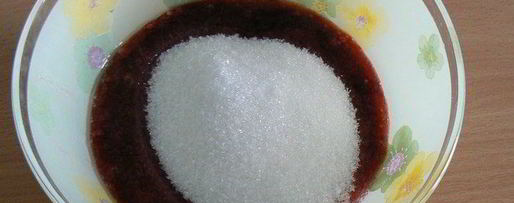 Шаг 1: бисквита с нежным сливочно-смородиновым муссом