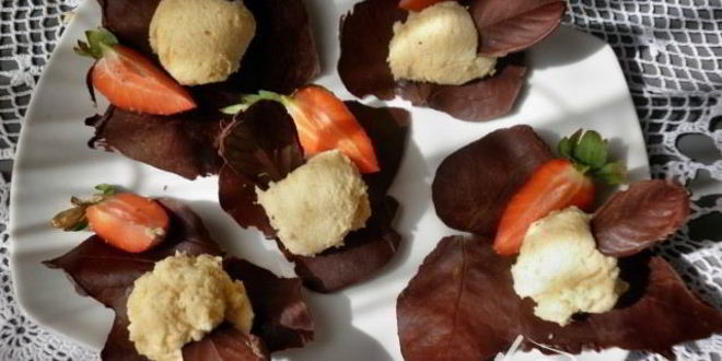 Рецепт грушевого мусса на шоколадных листьях