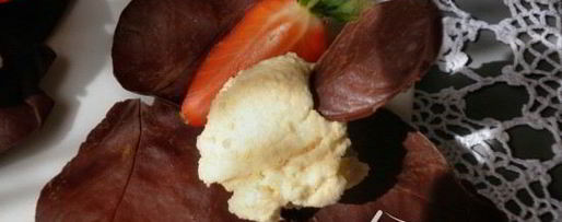 Шаг 4: грушевого мусса на шоколадных листьях