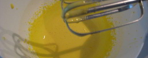 Шаг 1: крема-мусса из белого шоколада роза-малина