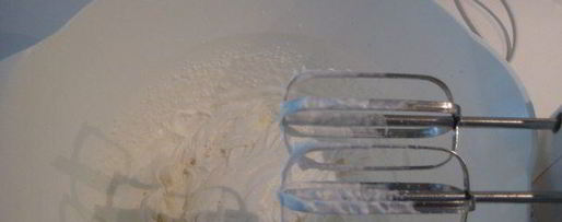 Шаг 4: крема-мусса из белого шоколада роза-малина