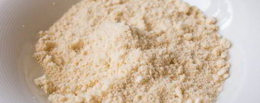 Шаг 4: миндального рулета с манговым муссом