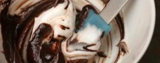 Шаг 1: мусса из горького шоколада с коньяком