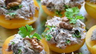 Рецепт Мусса из тунца на абрикосах