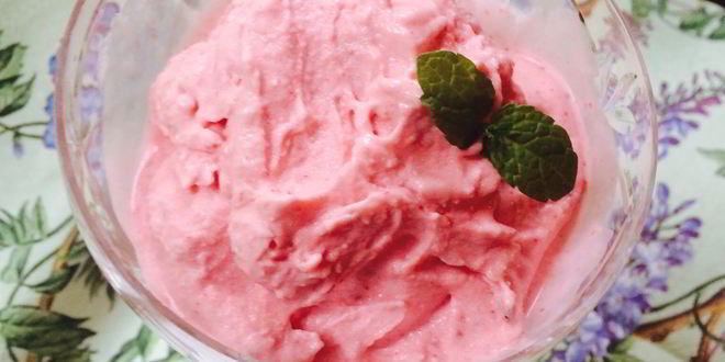 Рецепт мусса-мороженого из замороженной клубники