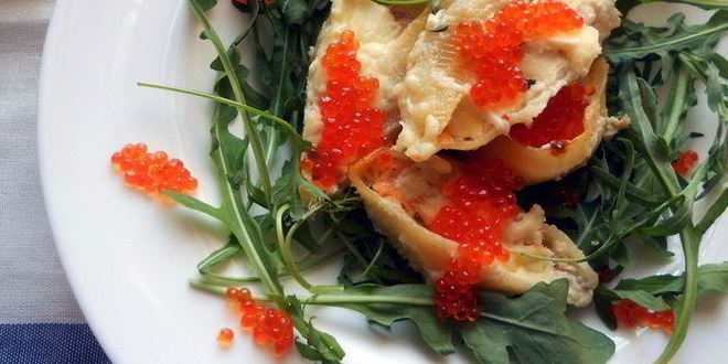 Рецепт пасты ракушки с муссом из семги, маскарпоне, руколы и красной икрой