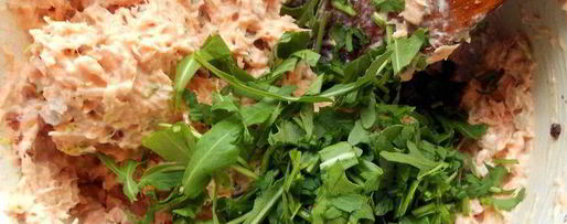 Шаг 2: пасты ракушки с муссом из семги, маскарпоне, руколы и красной икрой