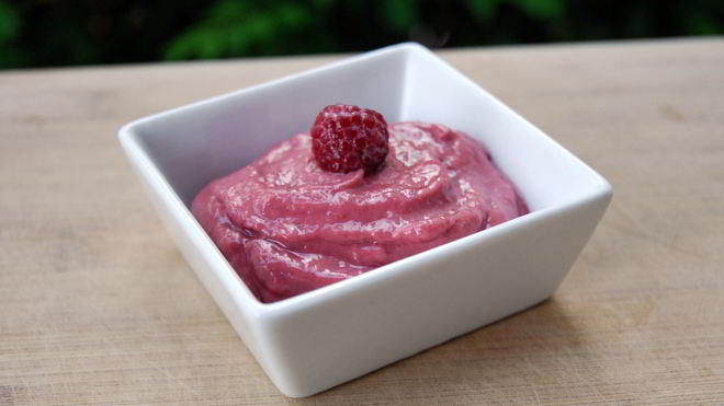 Рецепт Простого мусса с малиной и авокадо