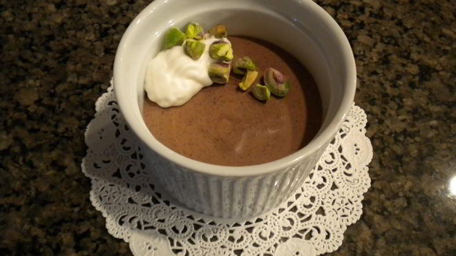 Рецепт Шоколадного мусса с кремом и фисташками