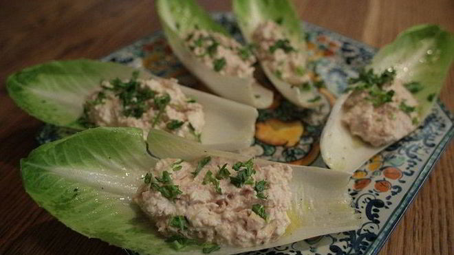 Рецепт Закуски из цикория с куриным муссом и тархуном
