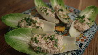 Рецепт Закуски из цикория с куриным муссом и тархуном