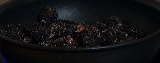 Шаг 4: панны котта с ежевикой