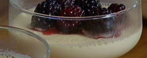 Шаг 5: панны котта с ежевикой